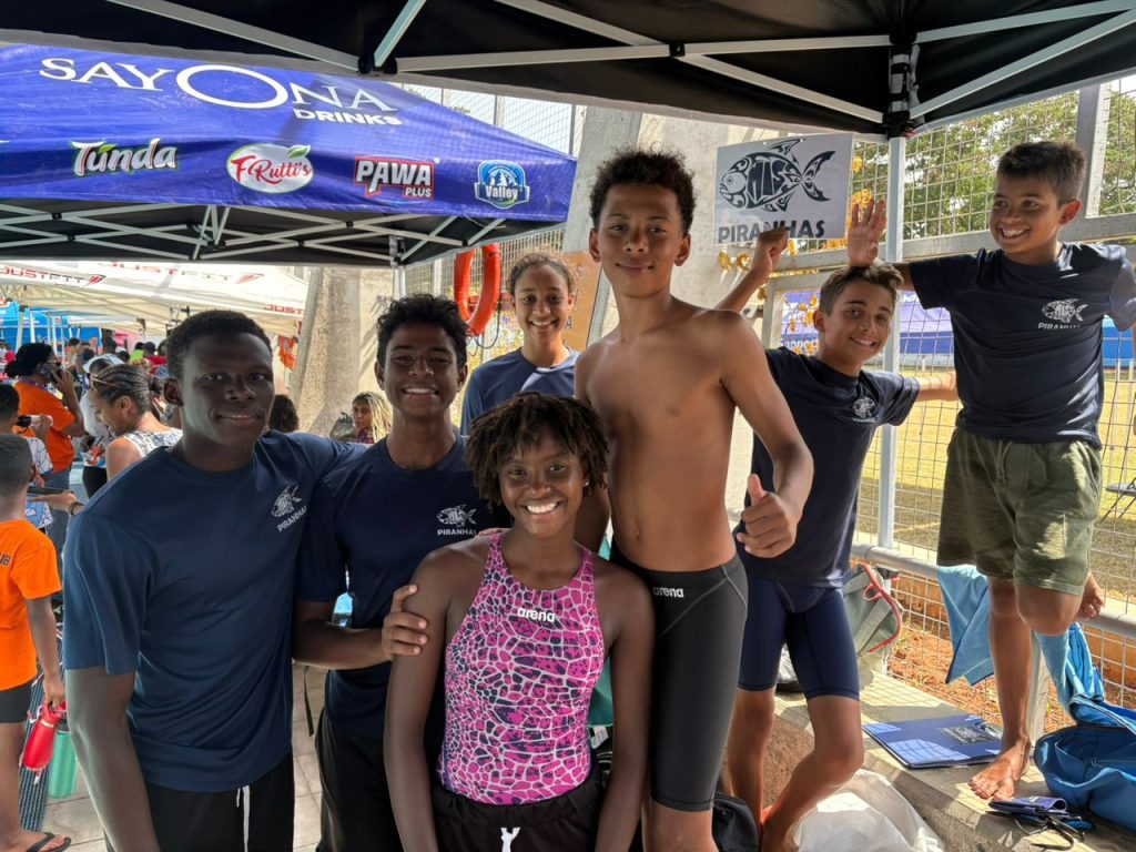 MIS Piranhas by the pool cheering each other on